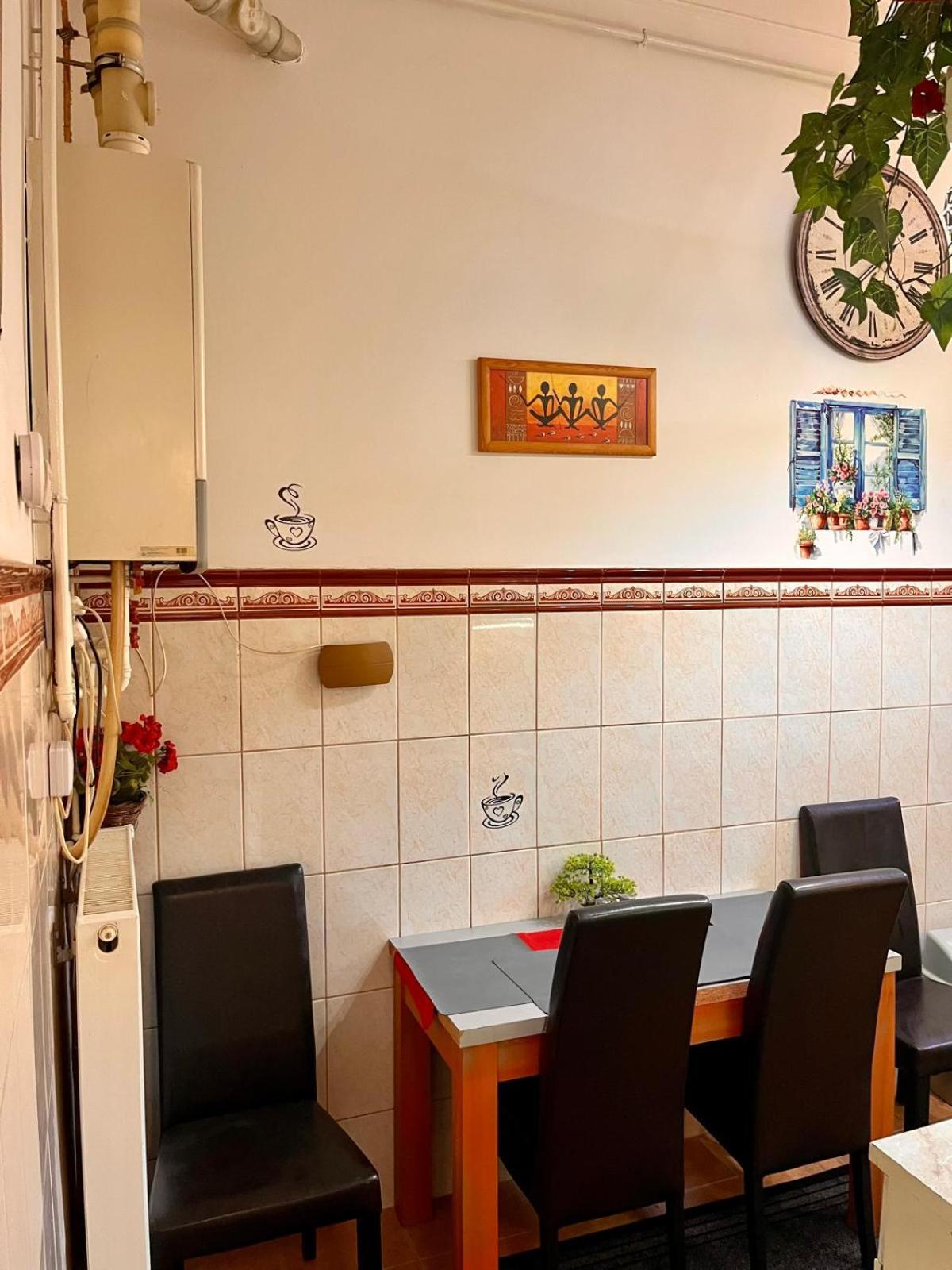 Kalvaria With Balcony, Free Parking And Ac Budapest Exterior photo