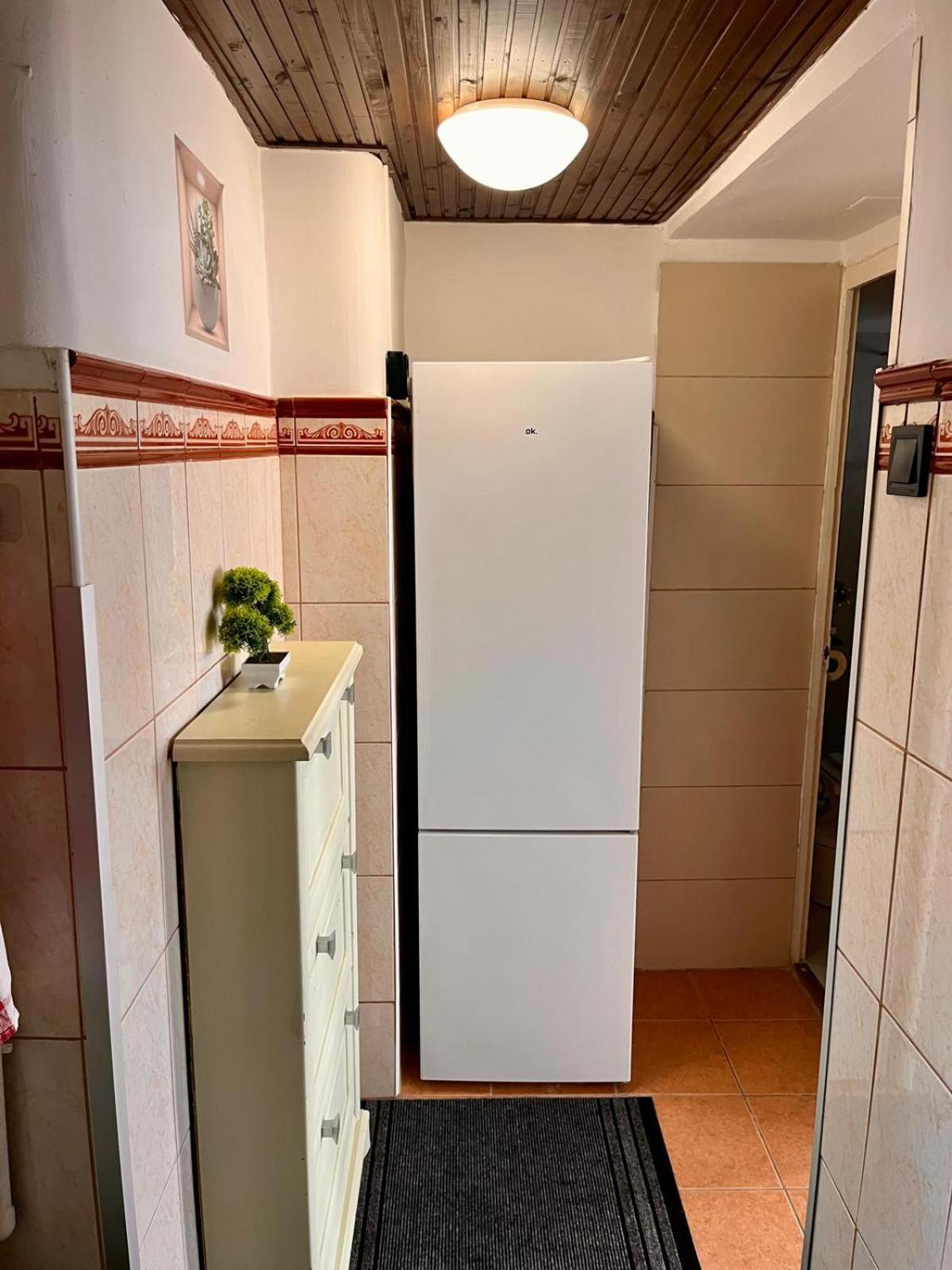 Kalvaria With Balcony, Free Parking And Ac Budapest Exterior photo